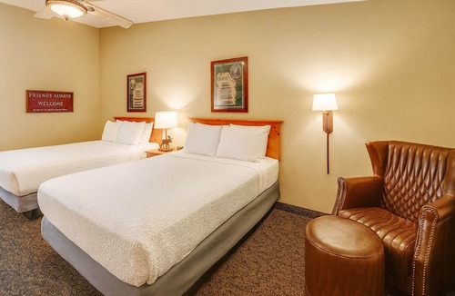 Moline Hotel | 3 Suites | Stoney Creek Hotel w/Pool Access | 0.7 mi to Mississippi Riverfront