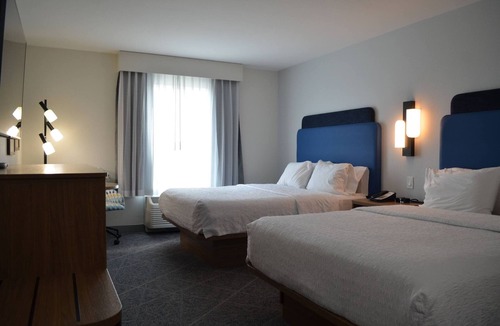 Tomball Hotel | 3 Suites w/2 Queen Beds Each + Free Breakfast
