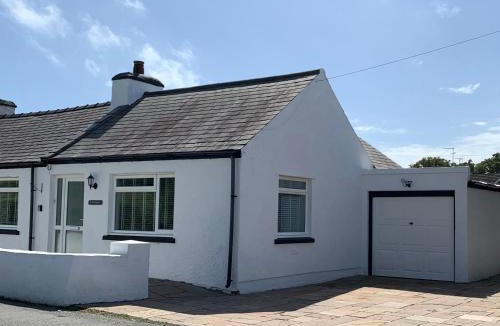 Llanfaelog House | 3 Tai Newydd