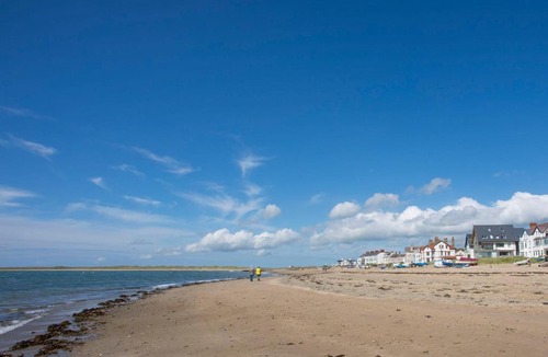 Llanfaelog House | 3 Tai Newydd