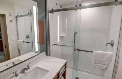 Wesley Chapel Hotel | 3 Tranquil Rooms, Free Parking, Free Breakfast, Pet-friendly