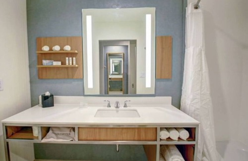 Wesley Chapel Hotel | 3 Tranquil Rooms, Free Parking, Free Breakfast, Pet-friendly