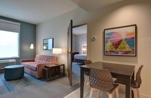 Upper Grand Lagoon Hotel | 3 Units Breakfast included w/Pool & Gym Access | Pets Allowed