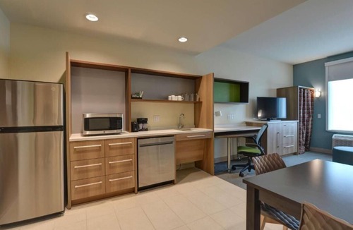 Upper Grand Lagoon Hotel | 3 Units Breakfast included w/Pool & Gym Access | Pets Allowed