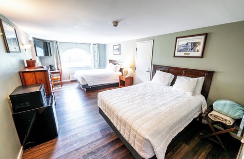 Shawnee On Delaware Hotel | 3 Units | Charming Mountain Hideaway | Relax in Style Surrounded by Nature Views
