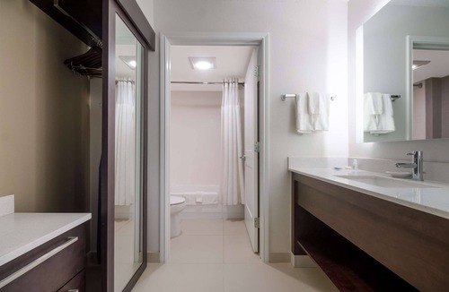 Richardson Hotel | 3 Units Close to The University Of Texas at Dallas! W/Pool Access & Breakfast!