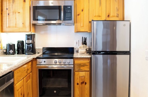 Tahoya Shores Hotel | 3 Units Lodges | Kitchen & Free Parking | Near North Lake Blvd