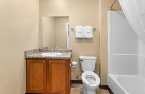 Pleasanton Hotel | 3 Units | Pleasanton, TX Stay with Kitchen