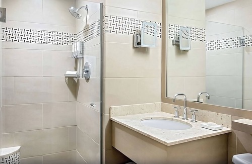 East Cambridge Hotel | 3 Units | Queen Beds | Close to Cambridge Sights
