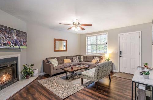 Nashville Apartment | 3 Units - Sleeps 24 - Mins to Downtown and Airport