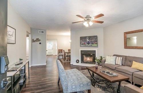 Nashville Apartment | 3 Units - Sleeps 24 - Mins to Downtown and Airport