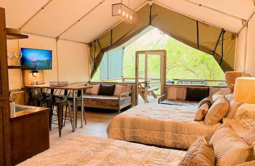 Sutherland Springs House | #3 Waterfront Cabin - Cibolo, TX