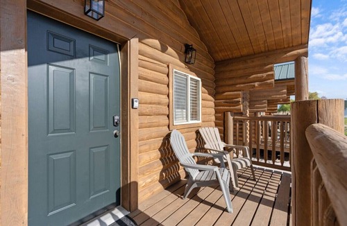 St. Charles Cabin | #3 Wild West Mini Cabin w/AC, Fire Pit & BBQ!