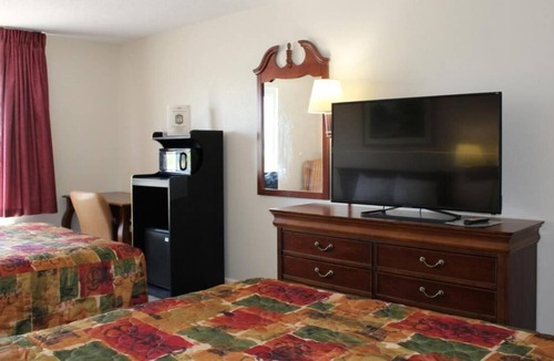 Mount Vernon Hotel | 3 x Non-Smoking Two Queen Beds at FairBridge Inn Express Mt Vernon