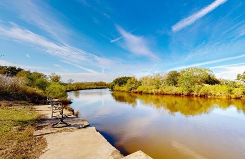 Texas Gulf Coast Region House | 30-Acre Danbury Retreat By the Bayou: BBQ & Views