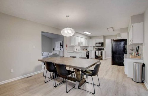 Westfield House | 30 acre park in your back yard!