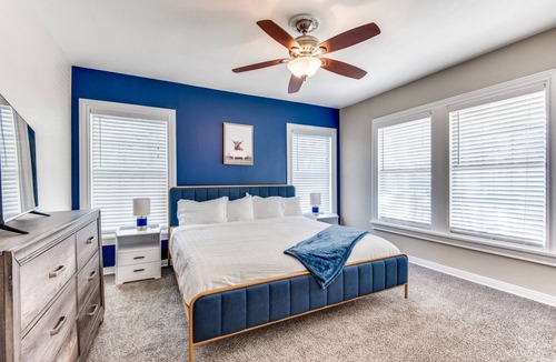 Fort Worth Cultural District House | 30 Day, Close to Downtown & Dickies Arena! Pet Friendly - Fenced in Backyard with Hot Tub & Firepit!