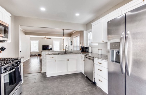 Fort Worth Cultural District House | 30 Day, Close to Downtown & Dickies Arena! Pet Friendly - Fenced in Backyard with Hot Tub & Firepit!