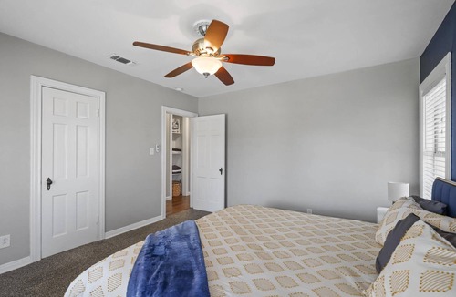 Fort Worth Cultural District House | 30 Day, Close to Downtown & Dickies Arena! Pet Friendly - Fenced in Backyard with Hot Tub & Firepit!