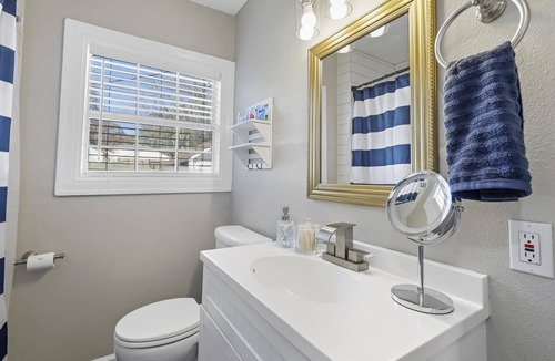 Fort Worth Cultural District House | 30 Day, Close to Downtown & Dickies Arena! Pet Friendly - Fenced in Backyard with Hot Tub & Firepit!