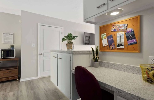 West Plaza House | 30 Day Stay 5BR KingBeds WestPlaza+Fenced
