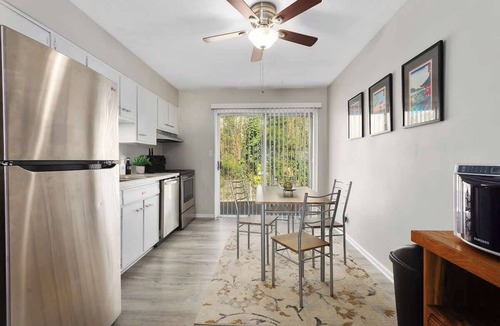 West Plaza House | 30 Day Stay 5BR KingBeds WestPlaza+Fenced