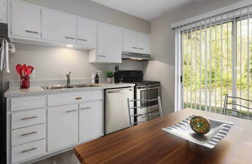 West Plaza House | 30 Day Stay 5BR KingBeds WestPlaza+Fenced