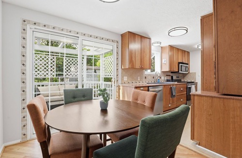 Fredericksburg House | 30+ day stay. Move-in ready! Utilities included