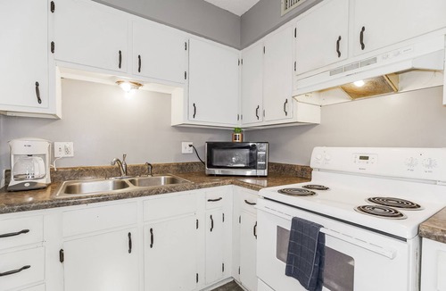 Independence House | 30 days minimum 2b1b Spacious unit near downtown/stadiums in independence MO
