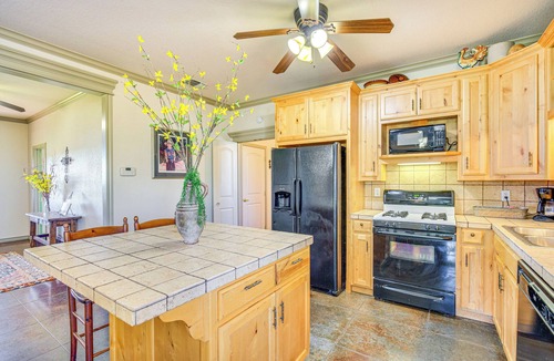 Nemo House | 30 Mi to Fort Worth: Rural Retreat w/Patio!