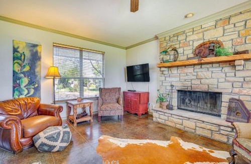 Nemo House | 30 Mi to Fort Worth: Rural Retreat w/Patio!