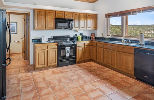 Lewis House | 30 Min to Mesa Verde, Pet Friendly, Big Views!