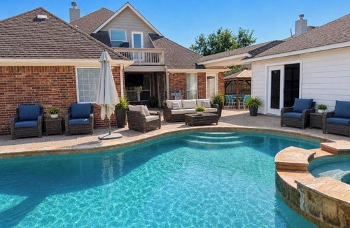 League City House | 30 Min to NRG Stadium World Cup Pool Home with Gym, Cold Plunge & Sports TVs