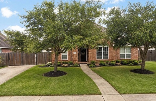 League City House | 30 Min to NRG Stadium World Cup Pool Home with Gym, Cold Plunge & Sports TVs