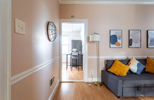 Hackensack River Waterfront Apartment | 30-Min to NYC: 2BR Apt, Pets Welcome