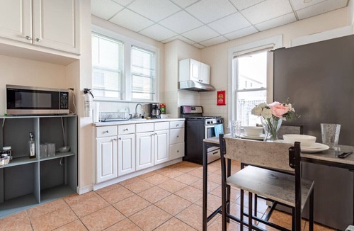 Hackensack River Waterfront Apartment | 30-Min to NYC: 2BR Apt, Pets Welcome