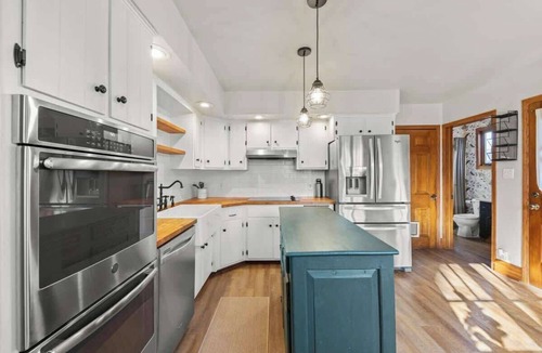 Fox Valley House | 30 mins to CHI, 3 Kings, BBQ Grill, TV, Spacious