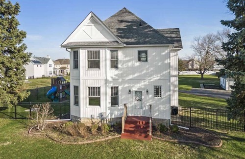 Fox Valley House | 30 mins to CHI, 3 Kings, BBQ Grill, TV, Spacious