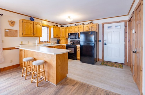 Newport Center Apartment | 30 minutes from Jay's Peak! Cozy, Lakeside Condo!