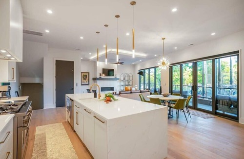 Sylvan Park House | 30 Night + Luxurious Green Hills Gem!