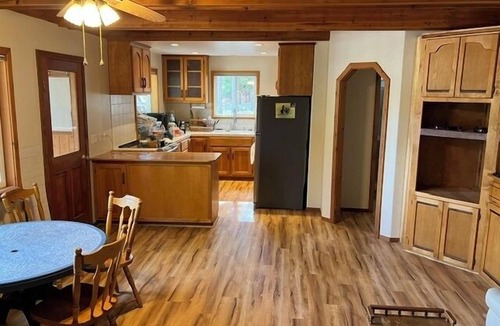 Weed House | 30 Night Minimum, Shasta View Villa