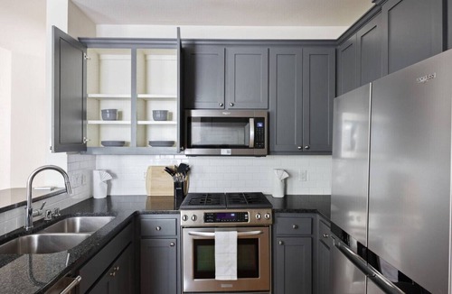 Oak Lawn Villa | 30% Off - 3 Bed Townhome- Oak Lawn - Pet Friendly