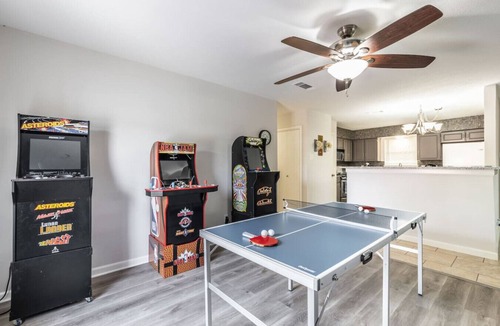Plano House | 30% OFF Arcade Mania - Large Yard 4 pets! 4 TVs