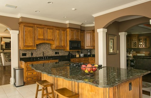 Greensboro House | 30% off until June, Elevator, Lake Front, Pool, Pontoon, Theater, Fire Pit, WOW