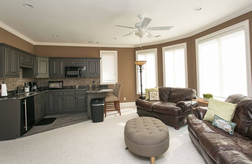 Greensboro House | 30% off until June, Elevator, Lake Front, Pool, Pontoon, Theater, Fire Pit, WOW