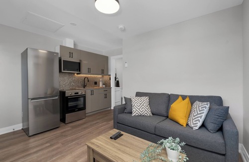 Wasaga Beach Apartment | 30 seconds to the beach.Family sized 2 bedroom suites