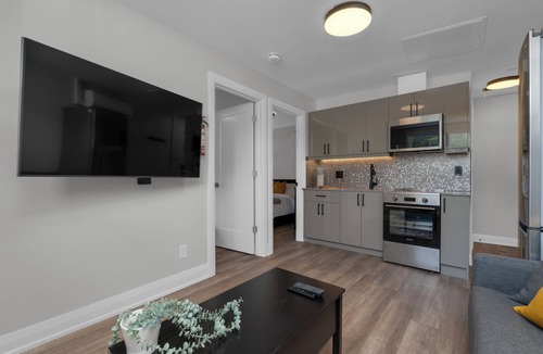Wasaga Beach Apartment | 30 seconds to the beach.Family sized 2 bedroom suites