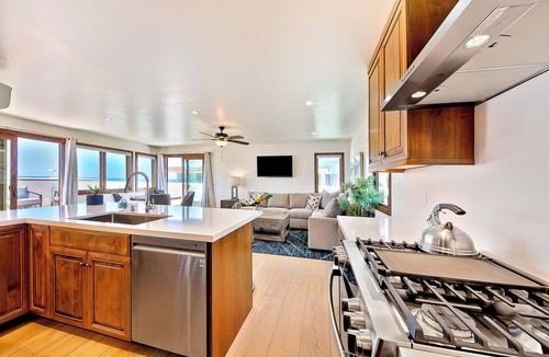 Mission Beach House | 30+Stay! On the Sand, Rooftop Deck, Walk 2 Shops!