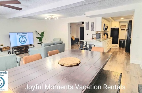 Holiday House | #30 The Holiday Retreat with jacuzzi