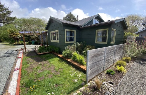 Rockaway Beach House | 30 Yards To Beach, New Hot Tub, fenced and dog friendly, 70" TV, Fire Pit Clean